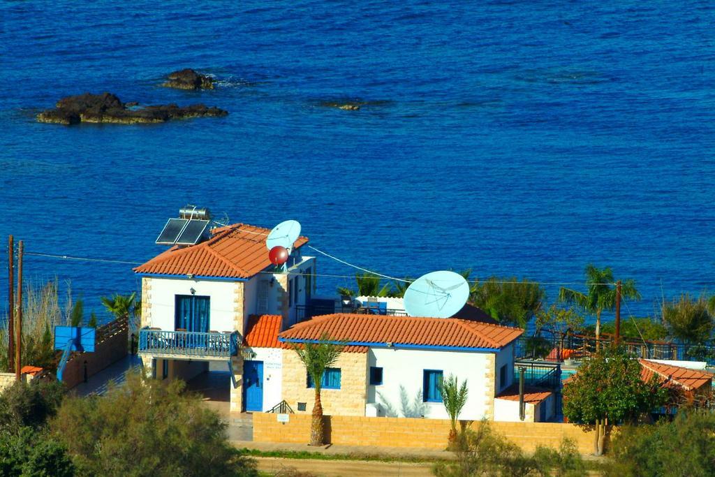 Astrofegia Beachfront Villa Pomos Habitación foto